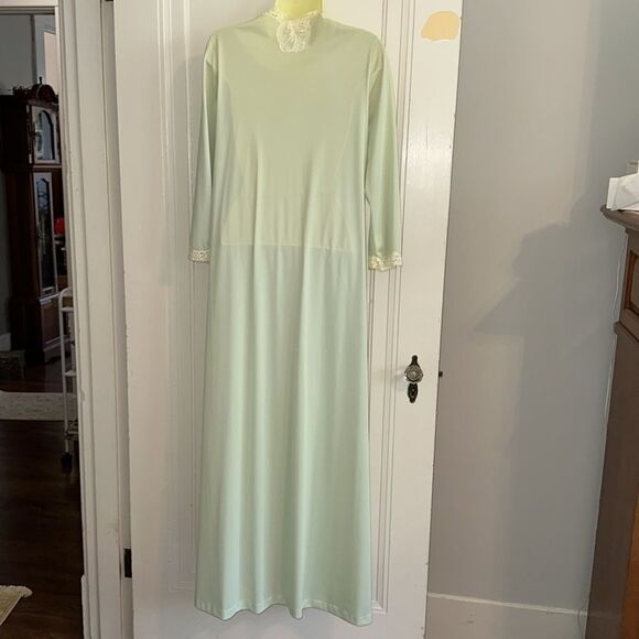 Vintage Vanity Fair Green Mint Green Long Sleeve Nylon Robe with Cream Lace - Picture 6 of 9